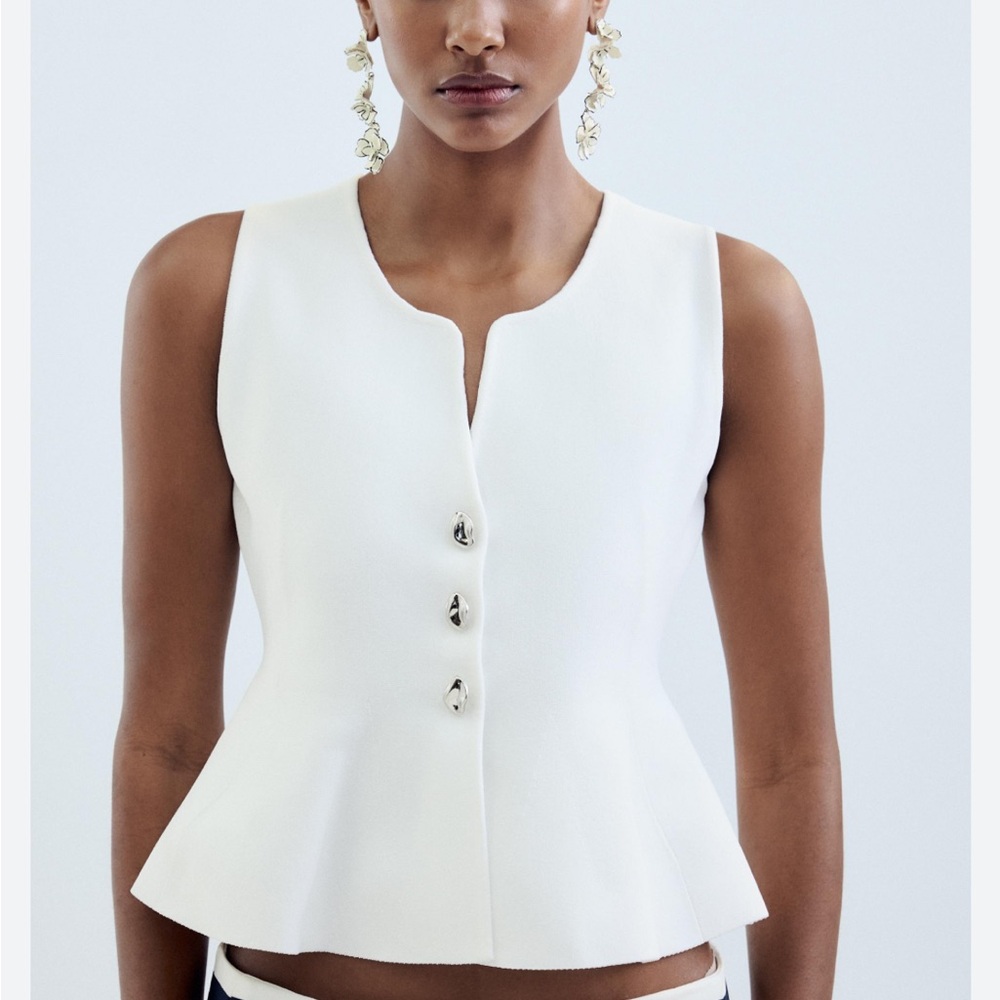 Zara White Sleeveless Buttoned Peplum Top